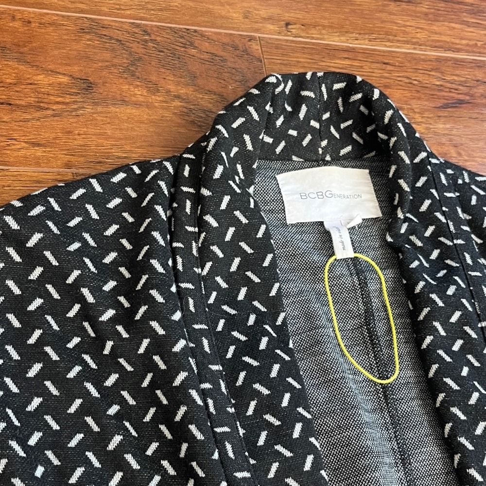 BCBGeneration Monochrome Patterned Cardigan - Picture 4 of 8